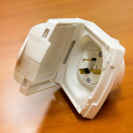 Clipsal Standard Series 3 Pin 15A 250V IP34 Weatherproof Socket Inlet | White Electric | 435VFS15-WE