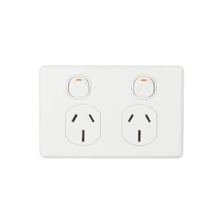 Clipsal C2025/15-WE Classic C2000 15A double power point in White Electric, front