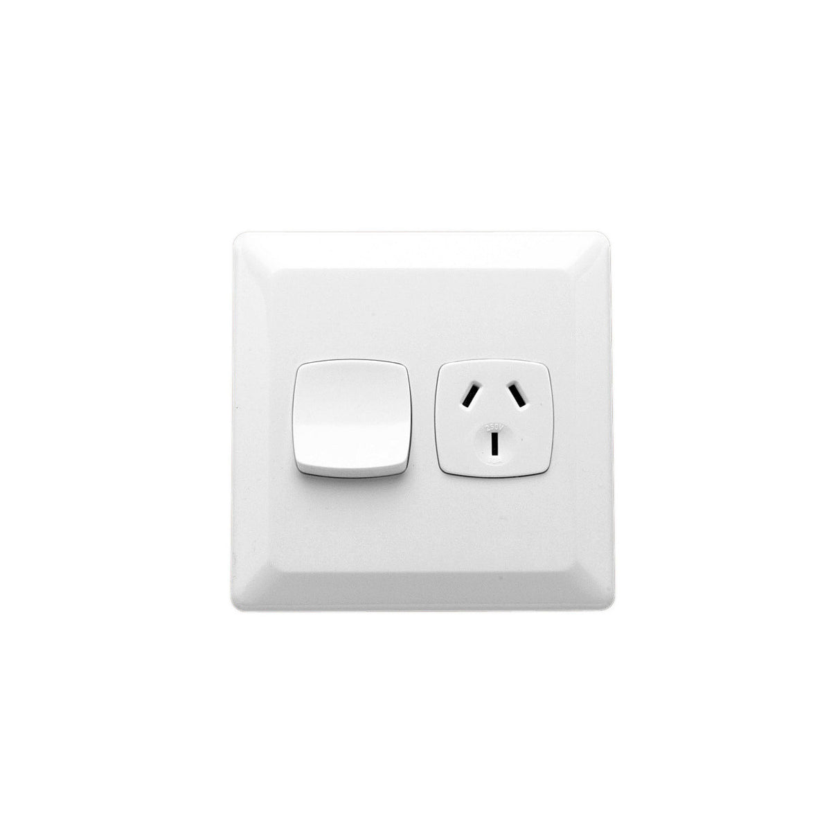 Clipsal P2015/2-WE Prestige P2000 large format single power point in White Electric, front view
